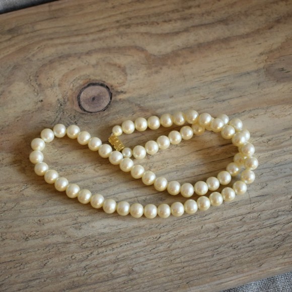 (2) Pre-Loved Vintage Faux Pearl Necklaces - Picture 4 of 4
